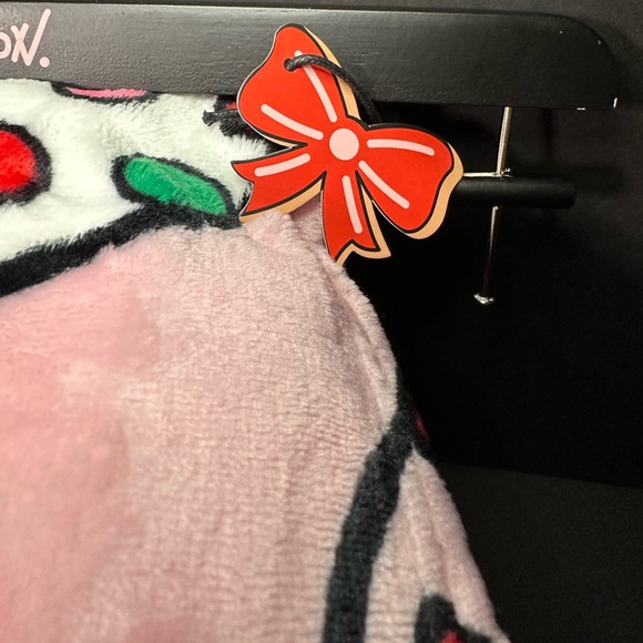 Betsey Johnson plush Christmas throw with stockings print - Picture 3 of 6